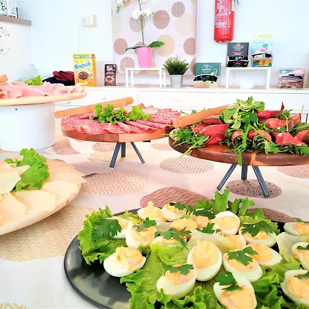 Hotel Miramare - & - Free Breakfast & Brunch Until 13-00