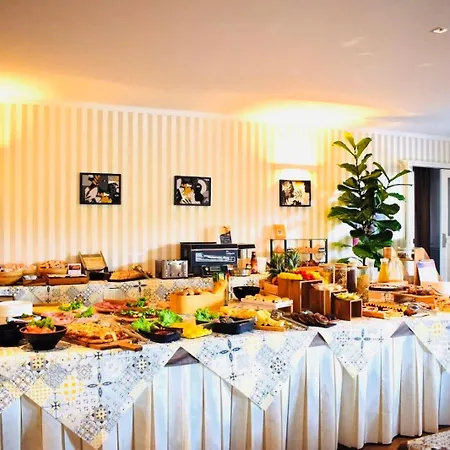 Miramare - & - Free Brunch & Breakfast Until 13-00 호텔 체르비아