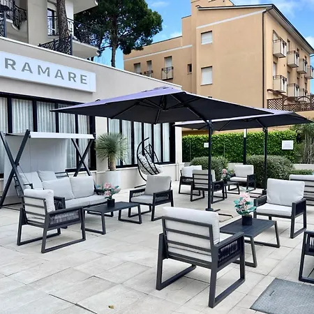 Miramare - & - Free Brunch & Breakfast Until 13-00 호텔 체르비아