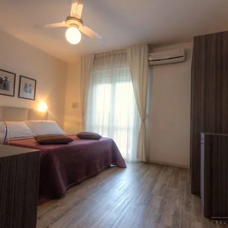 Miramare - & - Free Brunch & Breakfast Until 13-00 호텔 4*