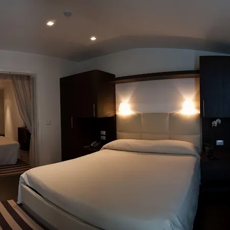 Miramare - & - Free Brunch & Breakfast Until 13-00 체르비아