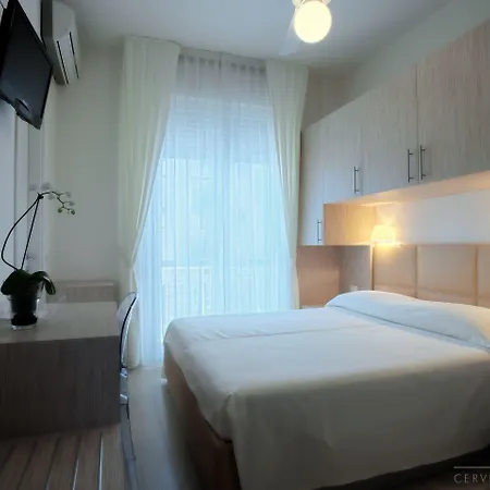 Miramare - & - Free Brunch & Breakfast Until 13-00 체르비아