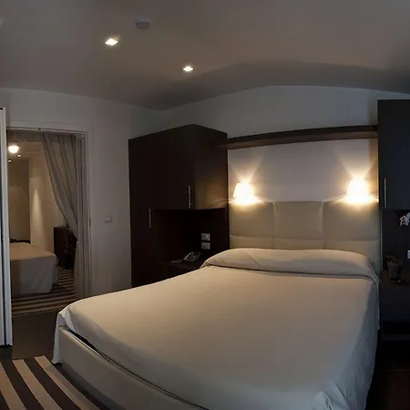 Miramare - & - Free Brunch & Breakfast Until 13-00 호텔 체르비아