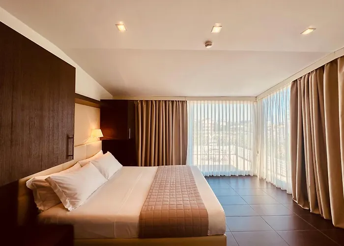 فندق Miramare - & - Free Brunch & Breakfast Until 13-00 تّشيرفييا